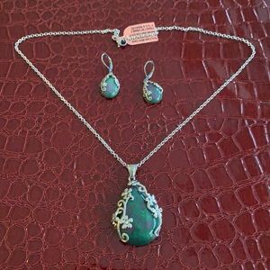 Ladies necklace & Earrings